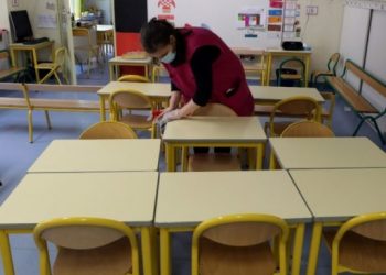 فيروس كورونا يهدد عودة ملايين التلاميذ إلى مدارسهم