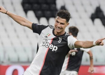 رونالدو يحطم رقما قياسيا ظل صامدا منذ 70 عاما