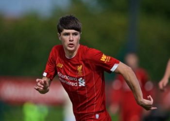ليفربول يجدد عقد لاعبه الشاب لايتون ستيوارت