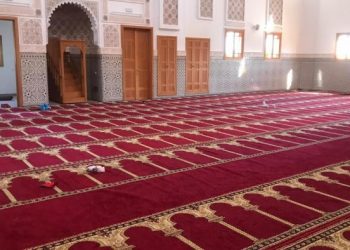 تعقيم مساجد الرباط استعدادا لإعادة فتح أبوابها