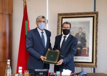 لجنة العرائض تسلم رئيس الحكومة تقريرها الخاص بعريضة مرضى السرطان
