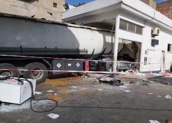 البيضاء .. شاحنة صهريجية محملة بالمحروقات تقتحم محطة للوقود