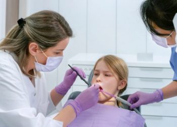 الصحة العالمية : نقترح على أطباء الاسنان تفادي وسائل العلاج التي تولد هباء جويا