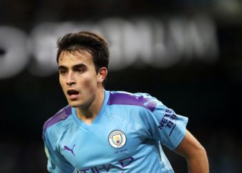 مدافع مانشستر سيتي يرفض تجديد عقده