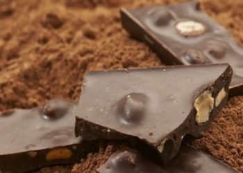 خبراء يوضحون علاقة الشوكولا بسرطان الأمعاء
