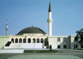الجزائر .. الحكومة تصدر قرارا لفتح المساجد وتستثني صلاة الجمعة