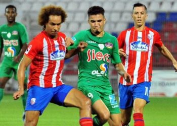 الرجاء يهدر صدارة البطولة بالتعادل مع المغرب التطواني