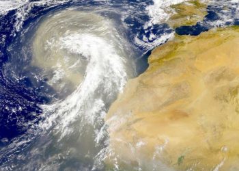 طقس حار وزخات مطرية رعدية في عدد من مدن المملكة يوم غد الخميس