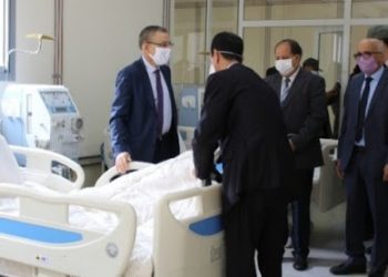 والي جهة بني ملال خنيفرة يتفقد التدابير والإجراءات المتخذة لتنظيم عمليات استقبال المصابين بفيروس كورونا