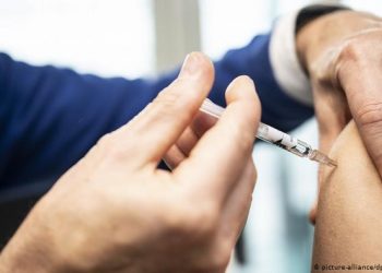 الأشخاص الذين تلقوا لقاحات متنوعة سابقة أقل عرضة للإصابة بفيروس كورونا ..