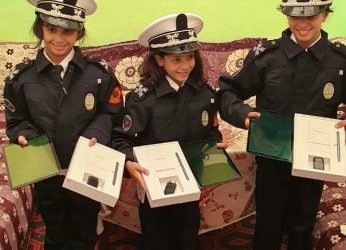 ولاية أمن أكادير تُخصص استقبالا لثلاث شقيقات وتمنحهن أزياء الشرطة