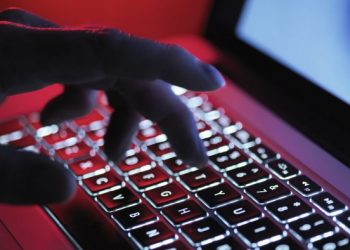 وفاة امرأة بسبب هجوم إلكتروني