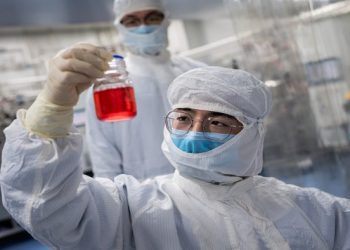 الدول الفقيرة ستحظى بمئة مليون جرعة إضافية من لقاح كوفيد-19