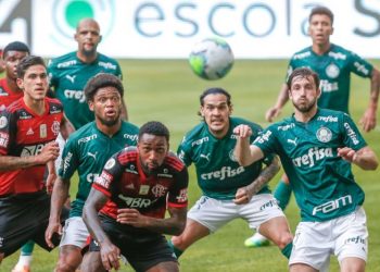 رغم إصابة 19 لاعباً بكورونا.. إجبار فلامنغو على استئناف الدوري