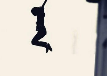 بسبب “علاقة غرامية”.. فتاة قاصر تلقي بنفسها من الطابق الثاني للمنزل الذي تقطن به