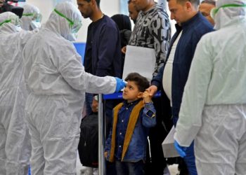 خبراء : لا جدوى من قياس الحرارة بأبواب المحلات