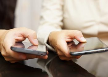 خبراء : ذاكرة الإنسان في خطر بسبب الهواتف المحمولة