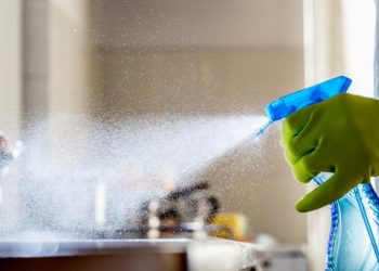 أمريكا : اعتماد منظف يقضي على كورونا في 10 دقائق