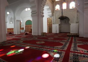 توزيع 100 سجادة على المصلين بمختلف مساجد دمنات