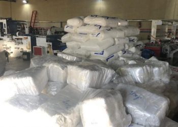 طنجة : مداهمة معمل سري لصناعة الأكياس البلاستيكية