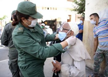 شباب يطلقون عملية تحسيسية تحت اسم “الدار البيضاء بالكمامة”