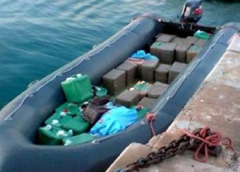 ضبط نصف طن من مخدر الشيرا بعرض ساحل القصر الصغير وتوقيف مهربين