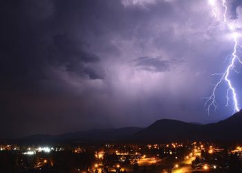 زخات رعدية قوية بعدد من أقاليم المملكة