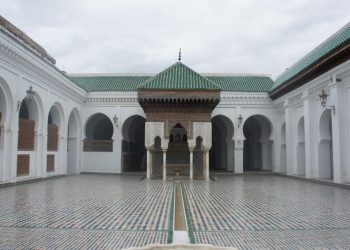 جامعة القرويين بفاس تعتمد خيار “التعليم عن بعد”