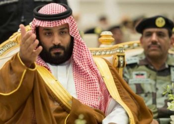 السعودية تقود حملة إعفاءات في صفوف المسؤولين العسكريين والمدنيين وتفتح تحقيقات في قضية فساد