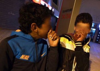 وفاة ثلاثة أطفال مشردين يتعاطون شم “الديوليو” بتطوان