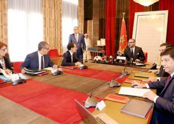 جلالة الملك يدعو إلى العمل على استكمال ورس الطاقات المتجددة