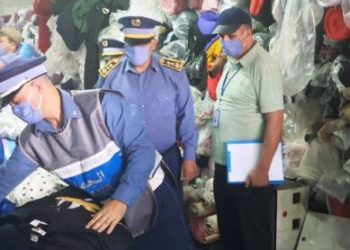 جمارك طنجة تحجز أزيد من 26 ألف وحدة من الملابس الجاهزة المهربة