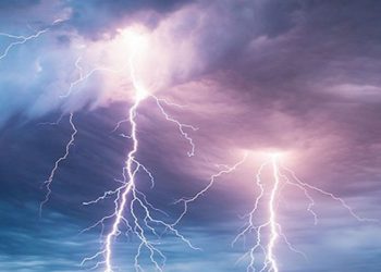 أمطار قوية محليا رعدية يومي الأربعاء والخميس بعدد من مناطق المملكة