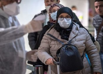 من الأكثر التزاما بإجراءات الوقاية من فيروس كورونا .. النساء أم الرجال ؟ دراسة تحسم الجدل