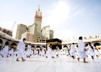 السعودية تعلن استئناف مناسك العمرة تدريجيا وفق إجراءات احترازية