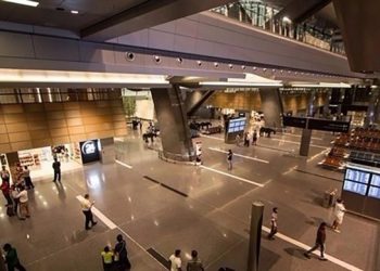 تفتيش مسافرات في قطر بعد العثور على مولود بالمطار