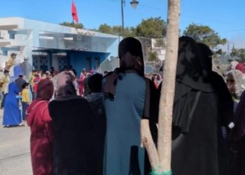 طنجة.. إحتجاجات أمام مؤسسة تعليمية بعد إتهام عامل بها بإغتصاب تلميذ
