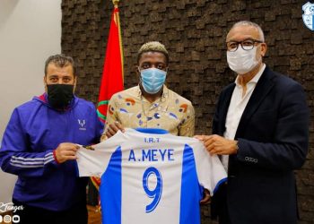 اتحاد طنجة يتعاقد مع اللاعب الدولي أكس مايي ميندونغ