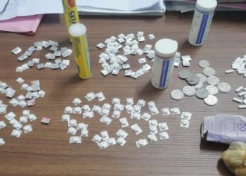 طنجة.. رجال الامن توقف شخصا بحومة الركايع بحوزته 300 قرص مخدر