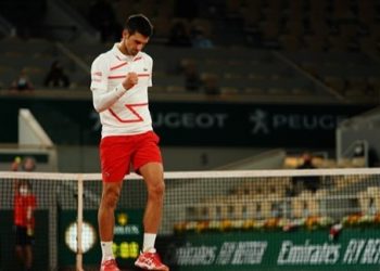 رولان غاروس: ديوكوفيتش الى نصف النهائي للمرة العاشرة لملاقاة تسيتسيباس