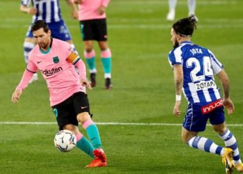 برشلونة يواصل الترنح ويسقط في فخ التعادل أمام ألافيس