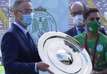 الرجاء البيضاوي يتسلم درع البطولة الاحترافية بمركب محمد الخامس