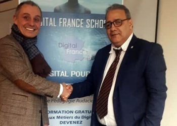 مغربي يؤسس شبكة المدارس الرقمية المجانية بفرنسا