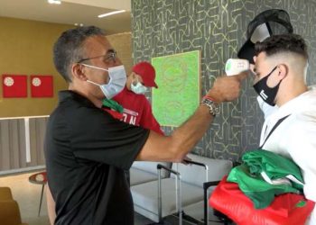 بالفيديو..وصول لاعبي المنتخب الوطني إلى مركب محمد السادس لكرة القدم