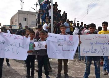 عشرات الآلاف من المسلمين يتظاهرون ضد فرنسا