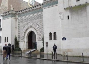 إغلاق مسجد قرب باريس في إطار الحملة على التيار الإسلامي