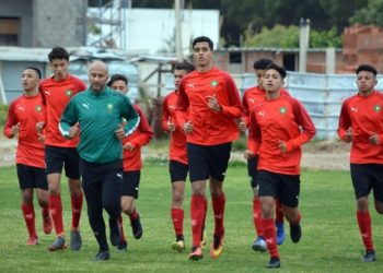 المنتخب الوطني لأقل من 17 سنة يخوض تداريبه بمركب السادس لكرة القدم