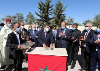 امزازي يكسر قيود العطلة  ويدشن مشاريع  تعليمية في مناطق معزولة