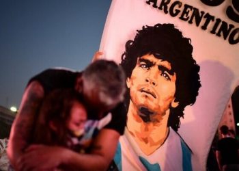 الارجنتين تلقي النظرة الاخيرة على اسطورتها مارادونا