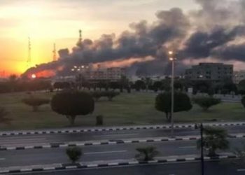 هجوم صاروخي للحوثيين ضد منشأة لأرامكو في جدة يتسبب بحريق